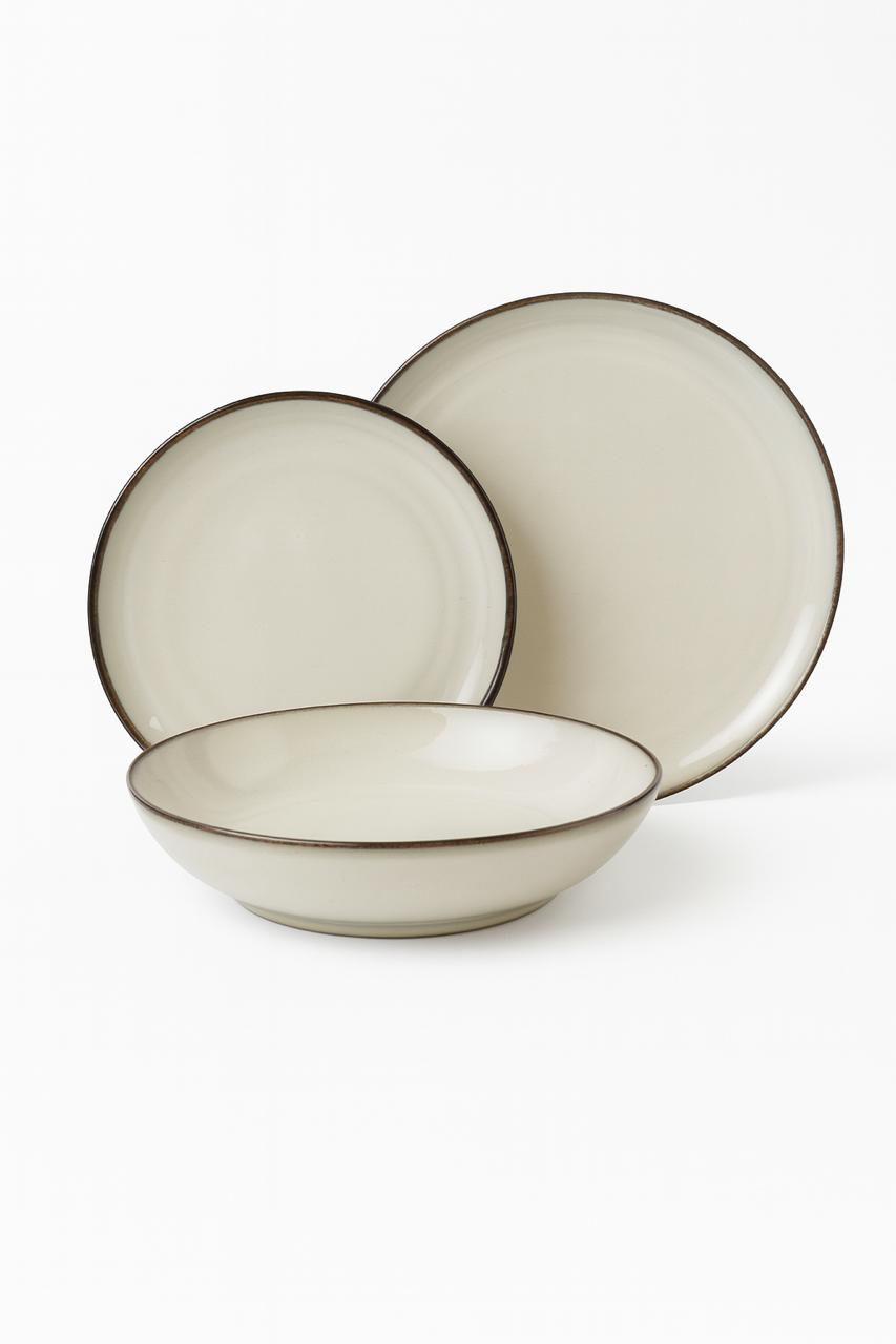 Stoneware Dinnerware Set with Dark Rim – Classic Rustic Charm