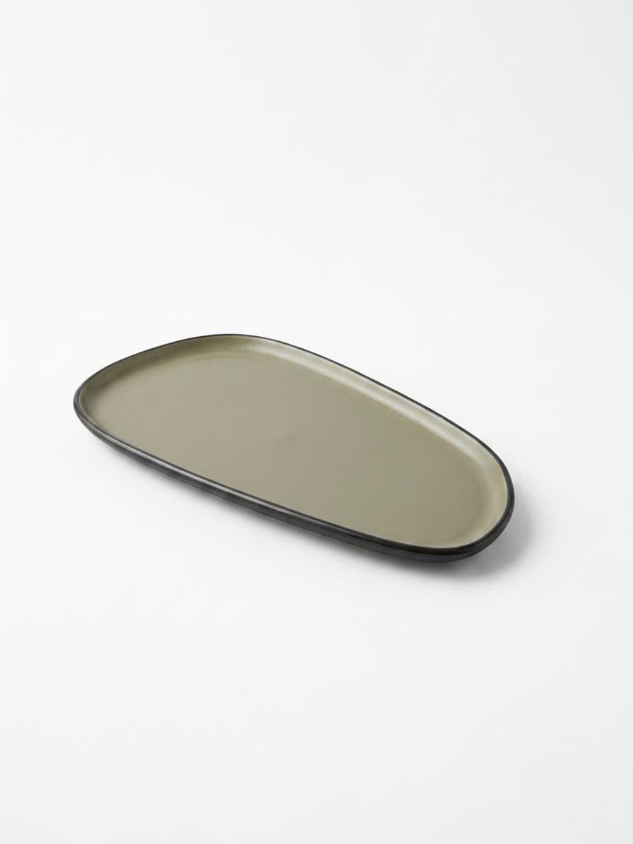Minimal Oval Serving Plate
