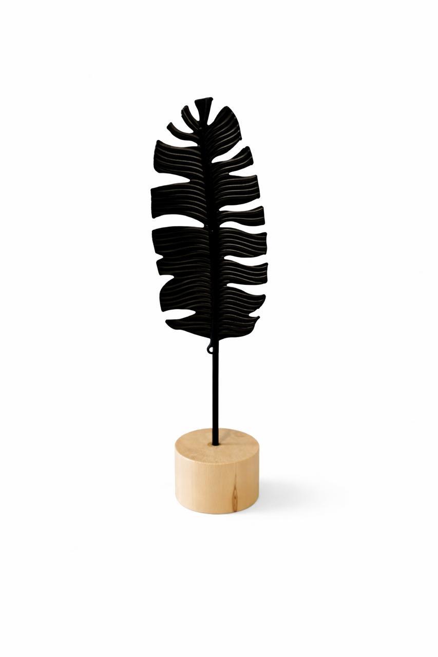 Minimalist Leaf Decorative Accent